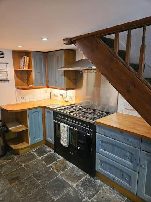 House In Historic 윈체스터 외부 사진